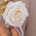 Boutonnière — rose blanche et gypsophile